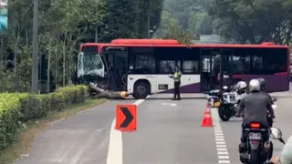 快速公路五车连环撞三人送院  警方：巴士车长助查