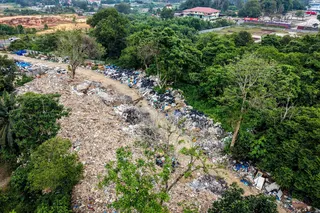 The premises of an illegal solid waste disposal site operating along Jalan Kempas Lama, Seelong. - NSTP/NAJMI NOR’AZAM