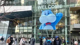 因應美中關稅戰，中國下調離境退稅門檻，吸引外國消費者促進內需。（美聯社）