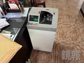 警方查扣專業點鈔機。民眾提供