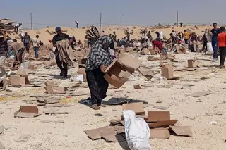 Palestinians gather to collect what remains of relief supplies from the distribution center of the U.S.-backed Gaza Humanitarian Foundation, in Rafah, in the southern Gaza Strip, June 5, 2025 REUTERS/Stringer/File Photo