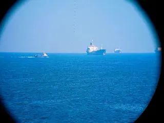 ▲隨著美伊幾乎看不到達成協議的跡象，投資人開始將「荷姆茲海峽長期封鎖」納入定價，並預期油價可能維持高檔更長時間。（示意圖／翻攝自PhotoAC）
