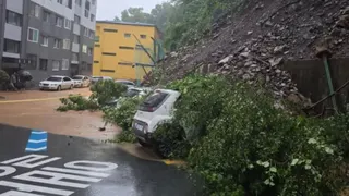 韩国南部豪雨引发山泥倾泻 致1死3伤20人受困