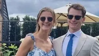 蜜月悲剧！英国新婚夫妇希腊坠机身亡
