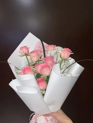 林襄收到花束英文告白「I LOVE YOU SO MUCH」。（圖／翻攝自Threads @95_mizuki）