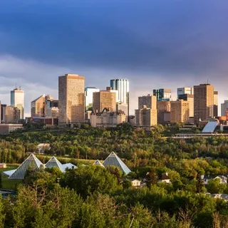 Canada, Alberta, Edmonton, Cityscape with trees in foreground