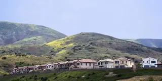 Foreigners are buying fewer U.S. properties, but luxury homebuilders still draw them in