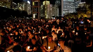 香港民眾聚集維多利亞公園參與支聯會六四悼念燭光晚會（4/6/2018）