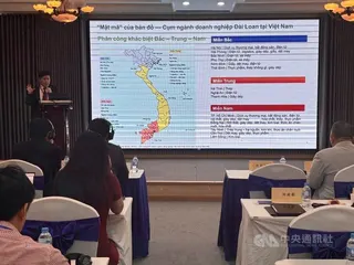 勤業眾信資深經理何昶毅「產業攜才」座談會後說，台商可透過產學合作、安排企業導師、設計專題與微學程，提早發現優秀學生，也讓學生了解台商文化與職涯發展方向，對建立品牌忠誠度與留才很有幫助。中央社記者曾婷瑄河內攝　115年8月21日