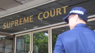 疑误坠公安骗局自丢50万 妇女竟起诉银行疏忽索赔