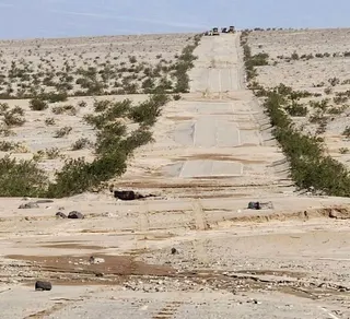 圖為遇難者想要抵達的惡水路（Badwater Road），當天死亡谷的氣溫最高達...