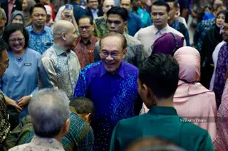 Prime Minister Datuk Seri Anwar Ibrahim arrives at the Malaysia MADANI Scholars Forum Series 13 and the Universities and University Colleges Act (AUKU) at Dewan Tunku Canselor (DTC), Universiti Malaya. -BERNAMA PIC