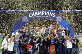 Soccer Football - UEFA Champions League - Final - Paris St Germain v Arsenal - Puskas Arena, Budapest, Hungary - May 30, 2026 Paris St Germain's Achraf Hakimi lifts the trophy as he celebrates with teammates after winning the UEFA Champions League REUTERS/Andrew Boyers