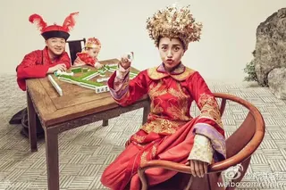 包貝爾（左）、包文婧過去甜蜜拍婚紗照。翻攝微博