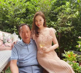 曾馨瑩與郭台銘結婚18年。（圖／翻攝自曾馨瑩IG）