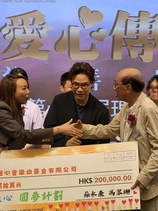 蘇永康（中）和老婆馮翠珊（左）出席雁心會樂幼基金愛心傳希望慈善活動。(取材自雁心...