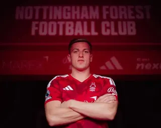 Liam Delap poses in a Nottingham Forest shirt