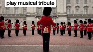 Dolly Parton: Buckingham Palace guards play musical tribute