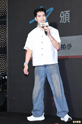 蕭敬騰自稱是理性追劇。(記者胡舜翔攝)