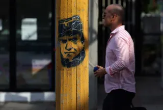 epa13194667 A man walks past a graffiti depicting General Ratko Mladic in Belgrade, Serbia, 27 August 2026. Former Bosnian Serb general Ratko Mladic who was convicted of war crimes by the ICTY in 2017 died on 27 August 2026 at the age of 84. EPA/ANDREJ CUKIC