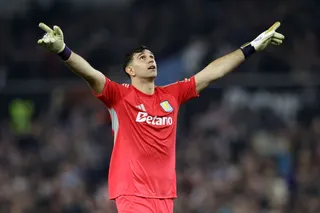 Argentina’s 2022 World Cup winning goalkeeper Emiliano Martinez has signed a three-year contract with Chelsea, following a deal worth £7.5 million (RM40.9 million), according to British media. — AFP pic