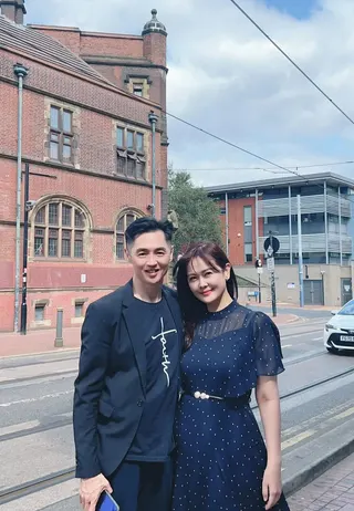 宋逸民（左）與陳維齡夫妻主導「藝起發光」教會，曾因強推奉獻、階級控制及財務疑雲引發爭議，率幹部鞠躬致歉。（翻攝宋逸和與陳維齡的幸福生活臉書）