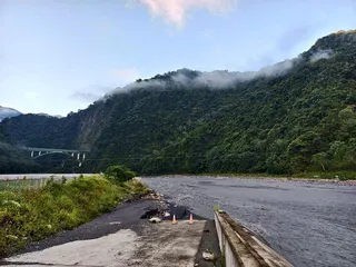 蘇姓玩家表示，下水前當地天候晴朗，且參考前3天天候及降雨量後評估水況，沒想到進入...