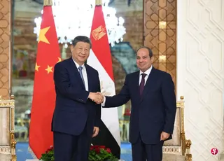 中国国家主席习近平（左）于当地时间9月2日上午，与埃及总统塞西（右）在开罗太阳宫举行会谈。 （新华社）