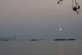 Sandakan is shrouded in haze as seen from Pasir Putih beach during a visit today. The official Air Pollutant Index Management System (APIMS) portal recorded an unhealthy Air Pollutant Index (API) reading of 153 in the district at 7am today. BERNAMA PIC