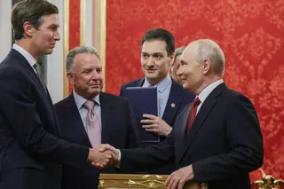 In this pool photograph distributed by the Russian state agency Sputnik, Russia's President Vladimir Putin (R) welcomes US special envoy Steve Witkoff (2nd L) and US President Donald Trump's son-in-law Jared Kushner (L) prior to their talks in Moscow on September 5, 2026. (Photo by Gavriil GRIGOROV / POOL / AFP) / *** EDITOR'S NOTE: THIS IMAGE IS DISTRIBUTED BY THE RUSSIAN STATE OWNED AGENCY SPUTNIK ***