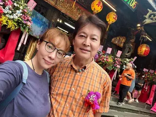 劉致妤（左）和父親劉尚謙。圖／摘自臉書