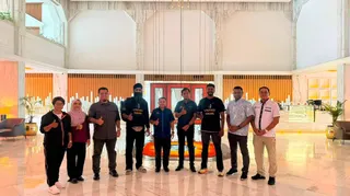 A  team of United Sikhs Malaysia volunteers has met the Special Malaysia Disaster Assistance and Rescue Team (Smart) and Wisma Putra officials in Kathmandu to coordinate flood relief efforts following their arrival yesterday. - Courtesy pic