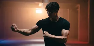 糸井嘉男親自體驗太極拳，感受柔中帶剛的身體控制與平衡哲學。