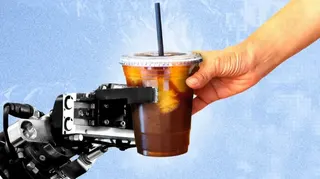 設計圖片：一隻機械人手臂（左）將一杯冷飲（中）遞給一位顧客的右手（右）
